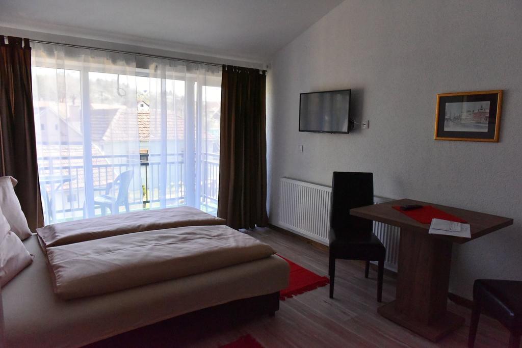 Apartments Victoria 022 브르드니크 외부 사진